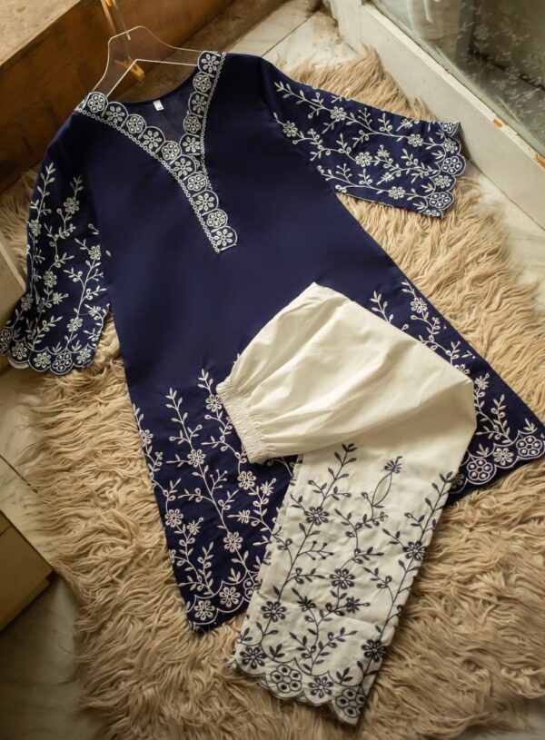 3 Piece Stitched Lawn Article